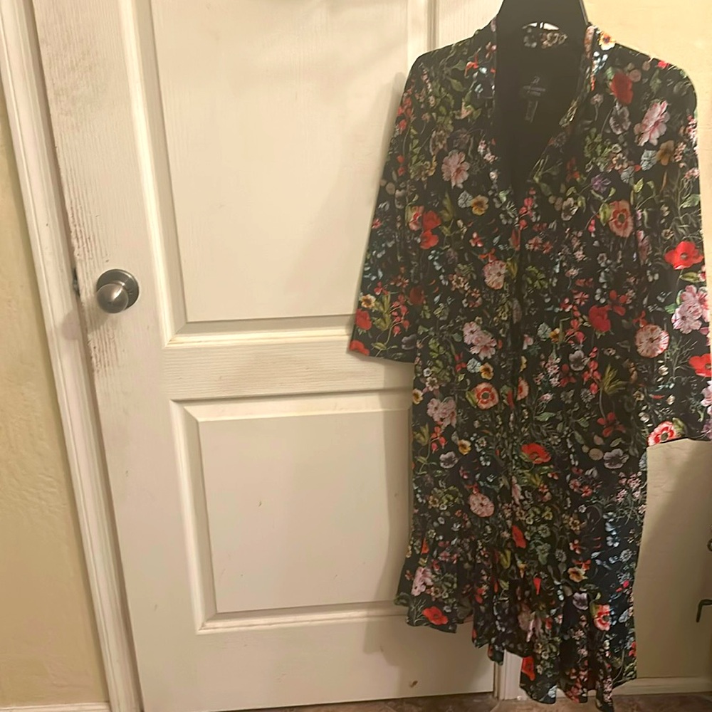 Adrianna Papell Navy blue floral dress perfect for date night size 2